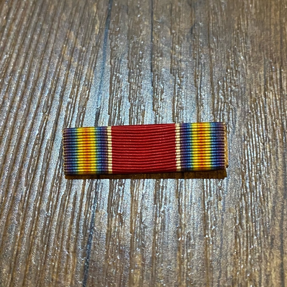WW2 ribbon pin